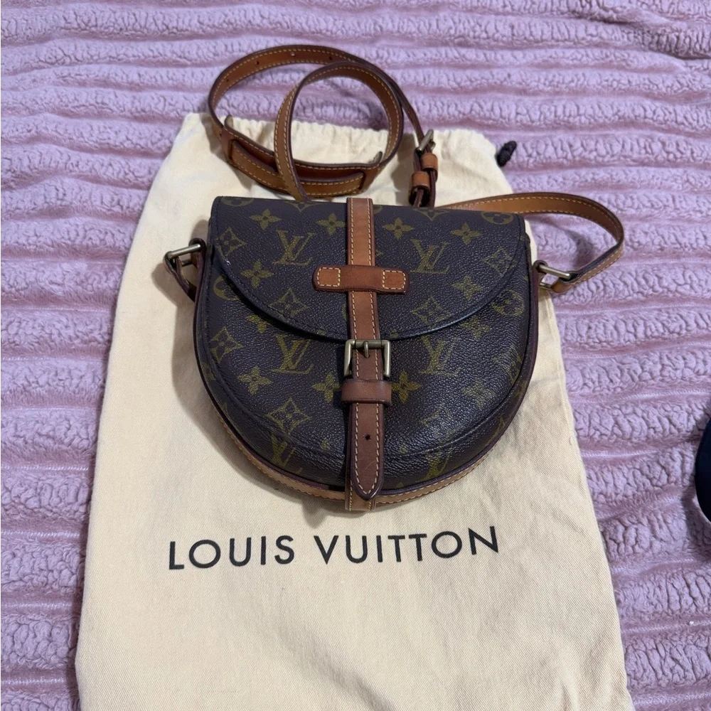 Louis Vuitton Chantilly Monogram PM Crossbody Bag - Picture 4 of 17